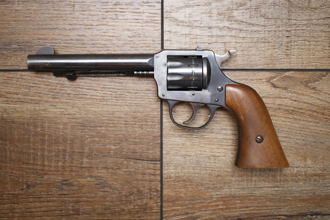 H AND R 949 22 LR 9-Shot Police Trade-In Revolver